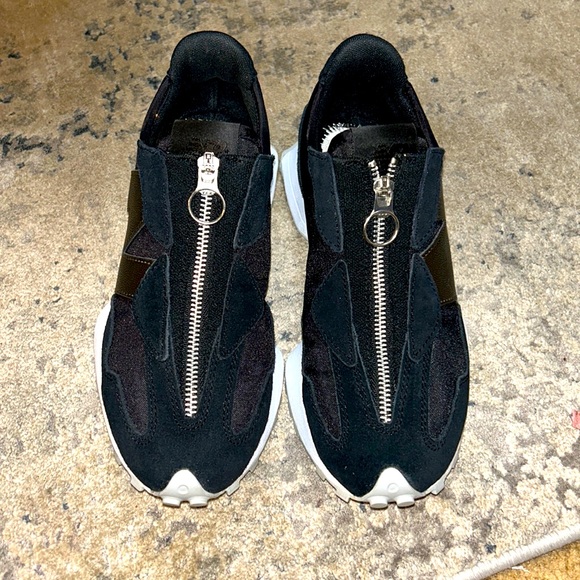 NEW BALANCE WOMEN SNEAKERS - Picture 1 of 4